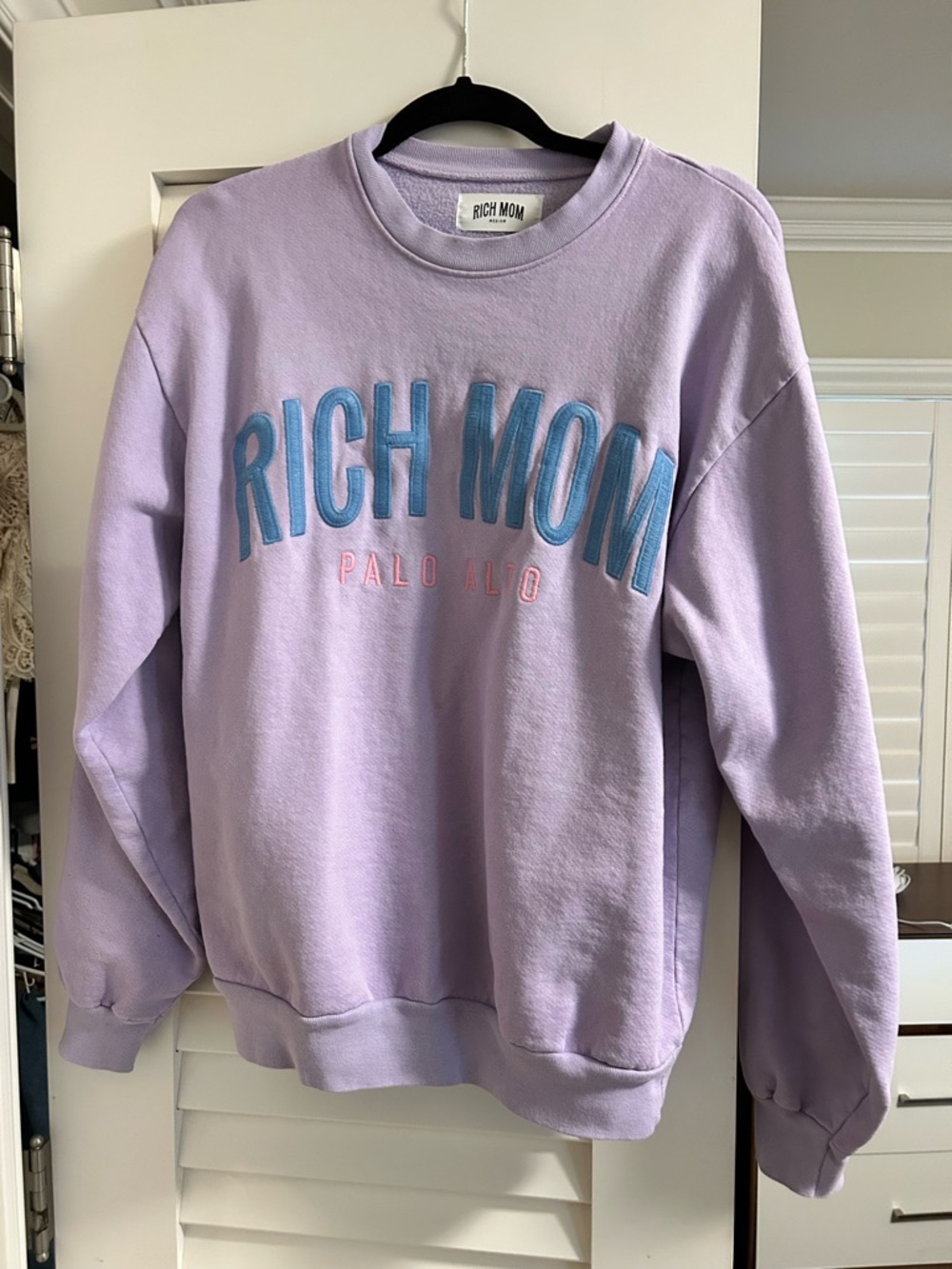 *TINX RICH MOM* Sweatshirt - medium